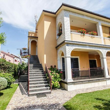 Apartments Cvitan 1. Floor Пореч Екстериор снимка