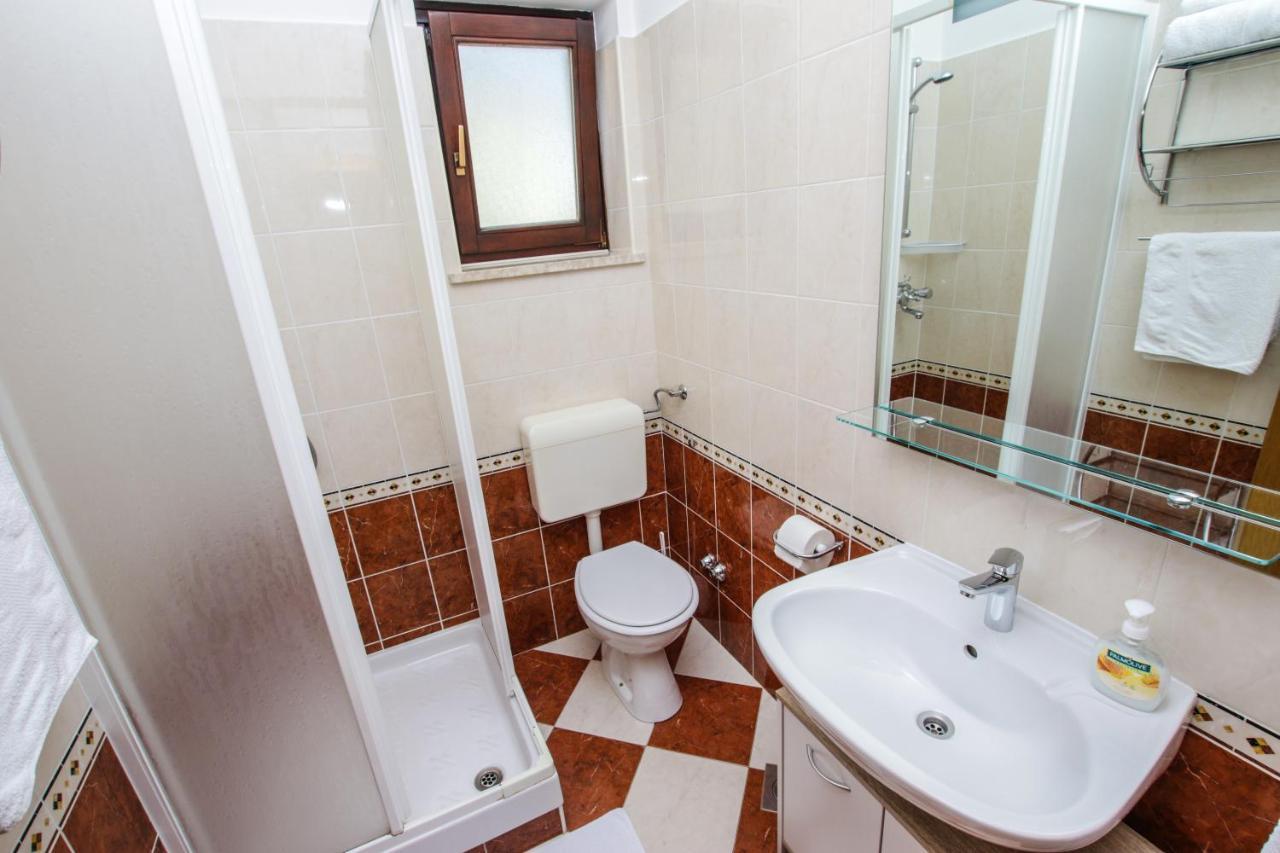 Apartments Cvitan 1. Floor Пореч Екстериор снимка
